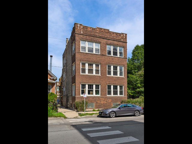 1622 W DIVERSEY Parkway Unit: 2B