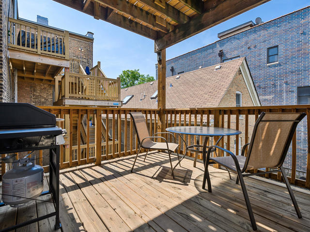 1622 W DIVERSEY Parkway Unit: 2B
