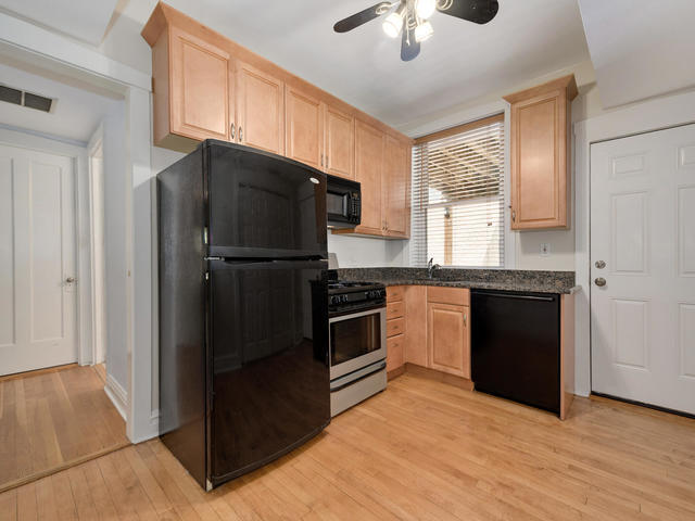 1622 W DIVERSEY Parkway Unit: 2B