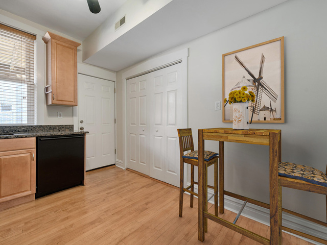 1622 W DIVERSEY Parkway Unit: 2B