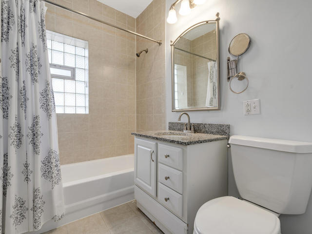 1622 W DIVERSEY Parkway Unit: 2B