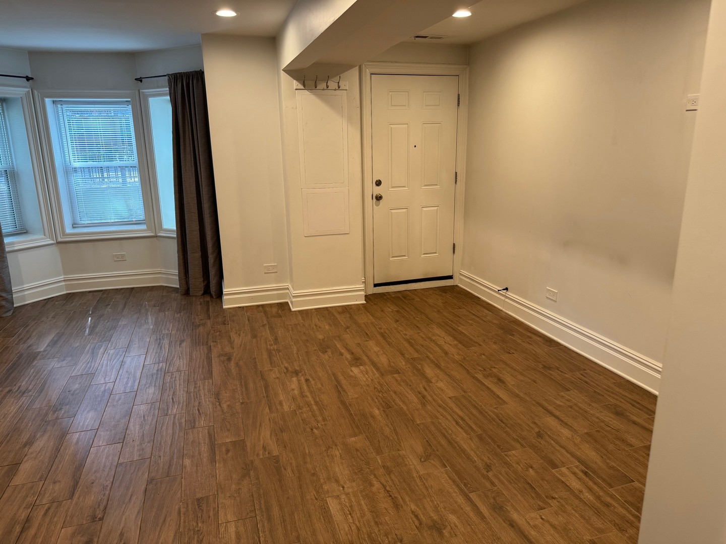 1953 N Hudson Avenue Unit: G