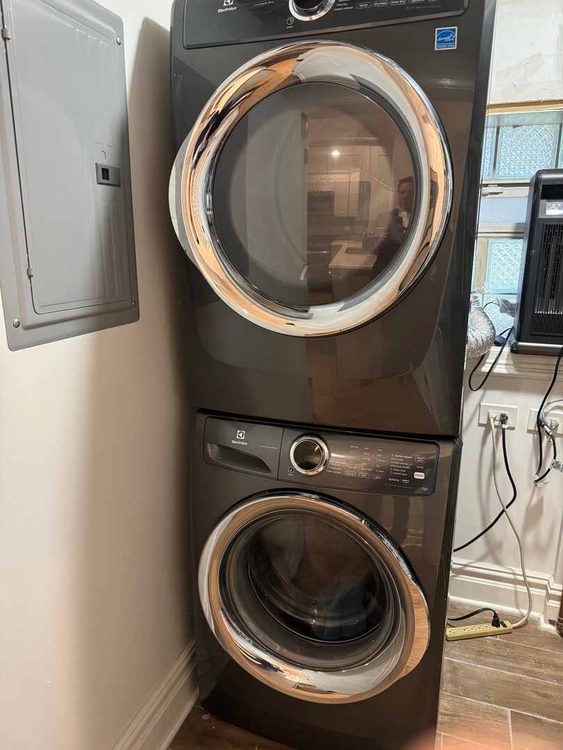 1953 N Hudson Avenue Unit: G