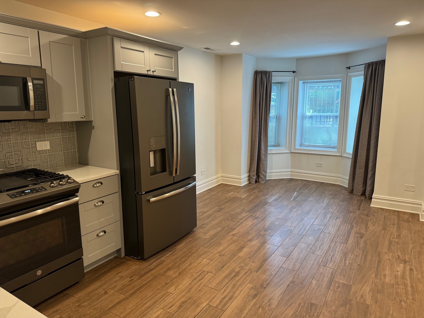 1953 N Hudson Avenue Unit: G