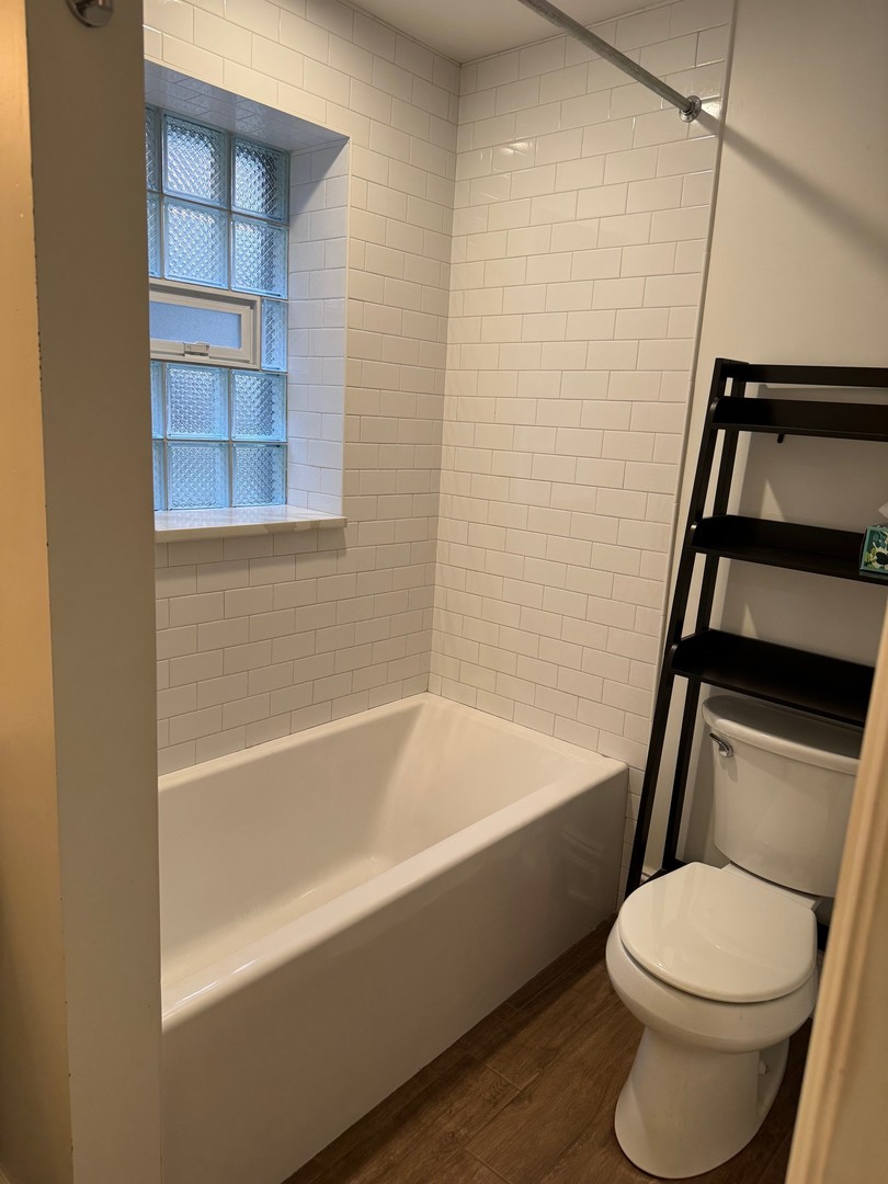 1953 N Hudson Avenue Unit: G