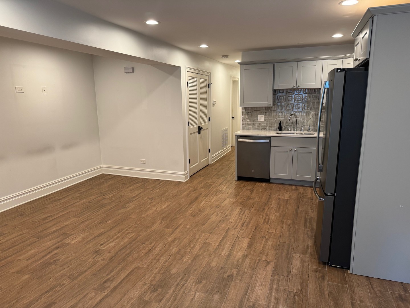 1953 N Hudson Avenue Unit: G