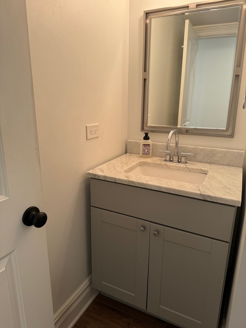 1953 N Hudson Avenue Unit: G