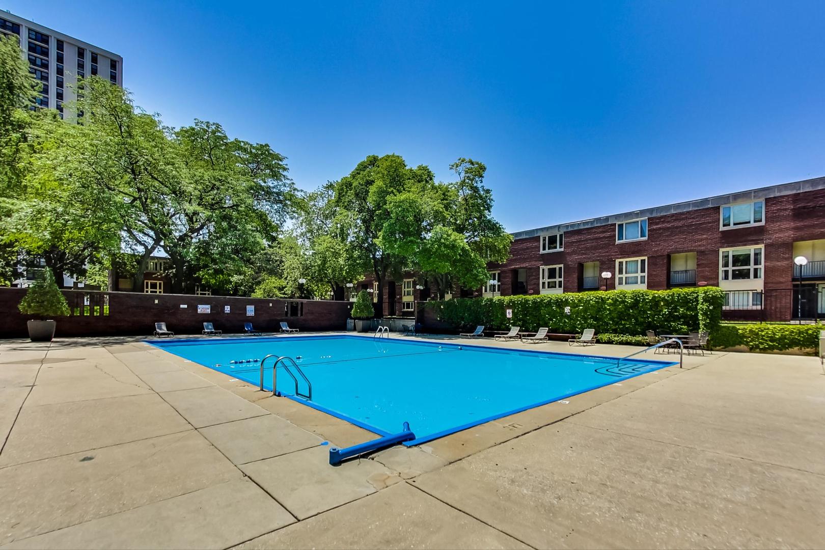 2605 S INDIANA Avenue Unit: 1908