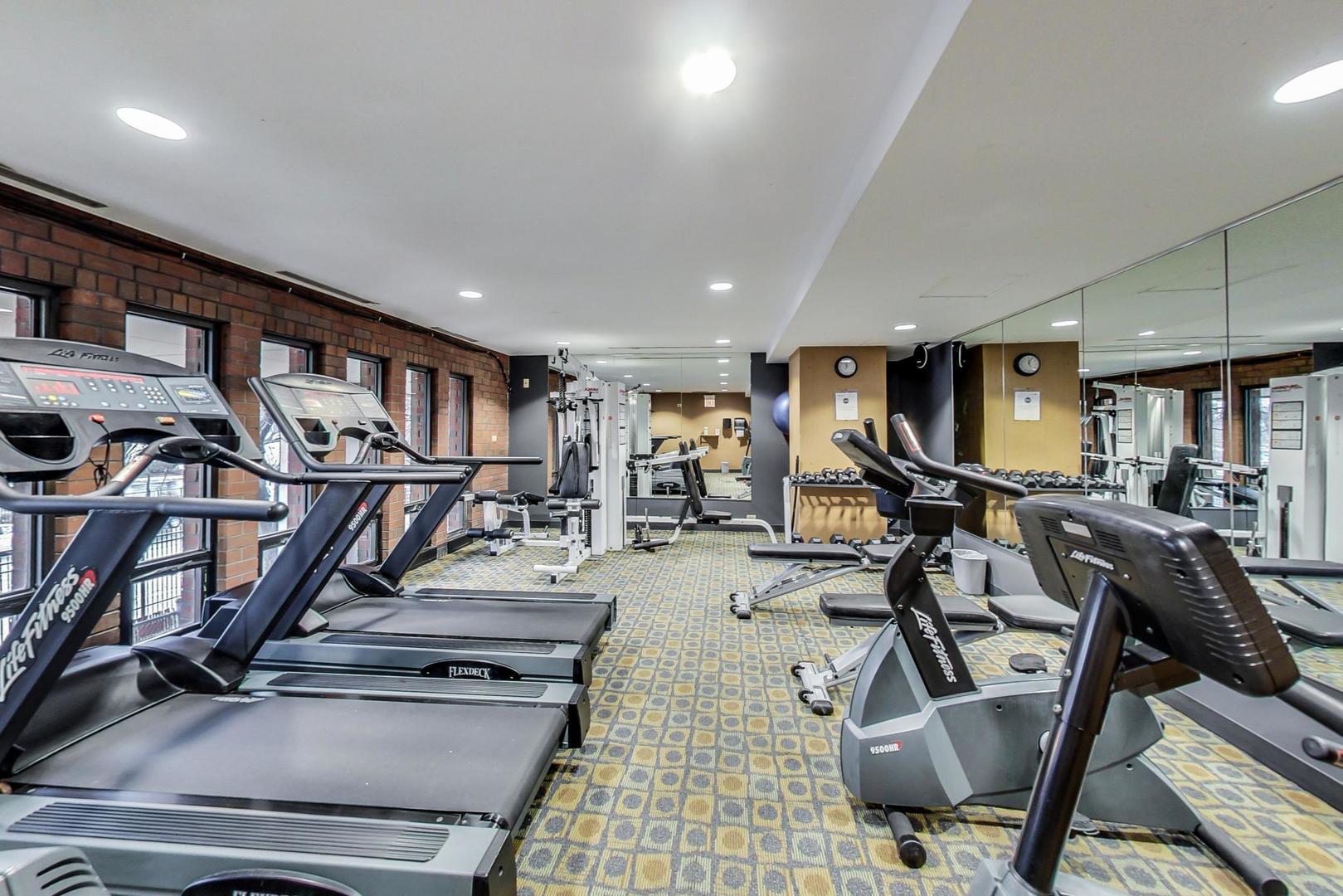 2605 S INDIANA Avenue Unit: 1908