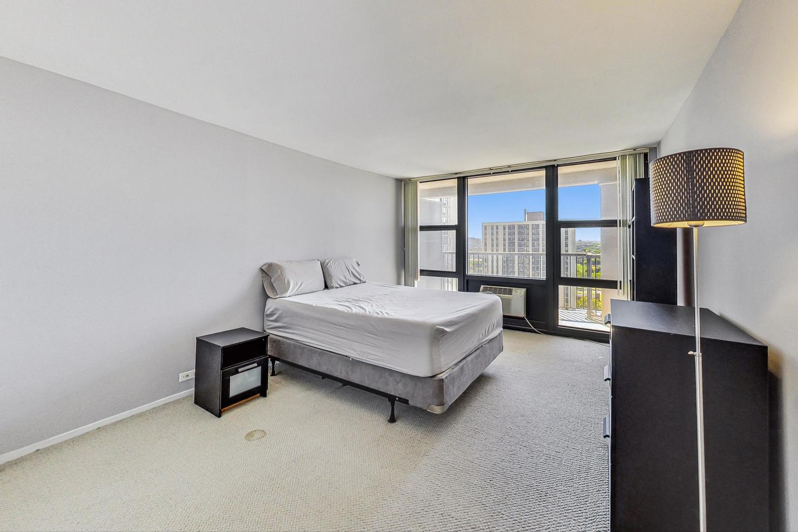 2605 S INDIANA Avenue Unit: 1908