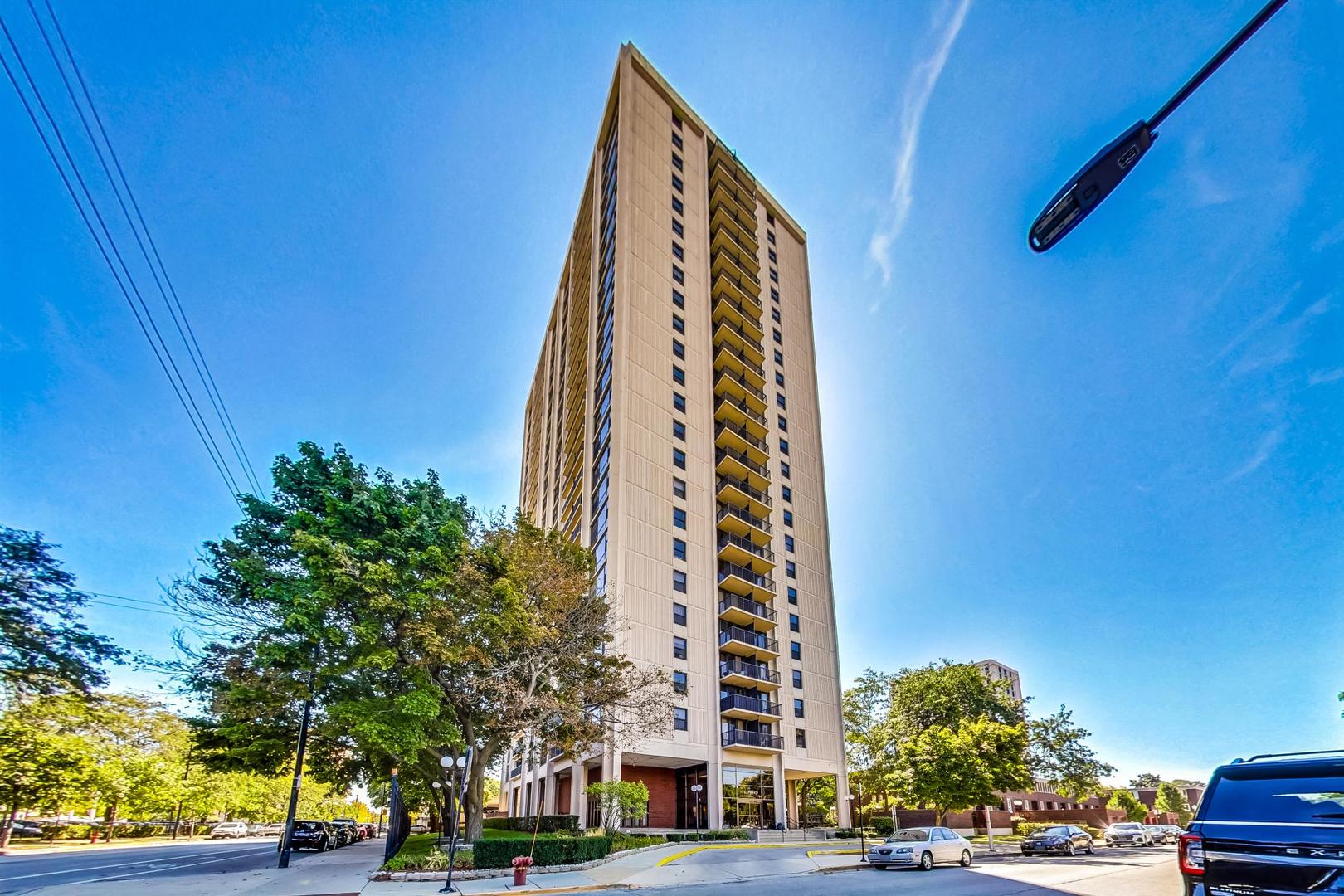 2605 S INDIANA Avenue Unit: 1908