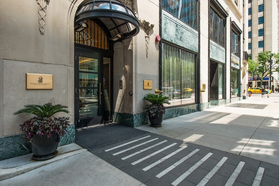 118 E Erie Street Unit: P-902