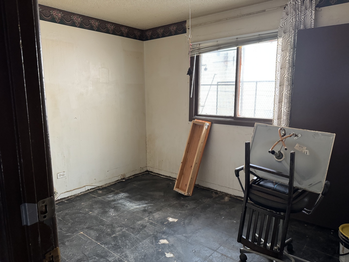 527 N Saint Louis Avenue