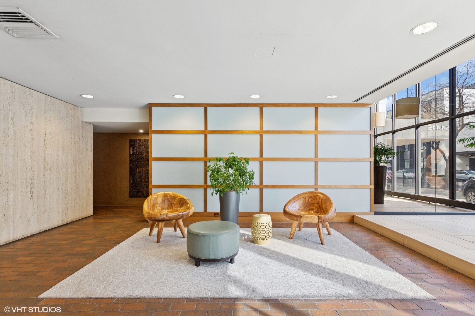 5445 N SHERIDAN Road Unit: 3307