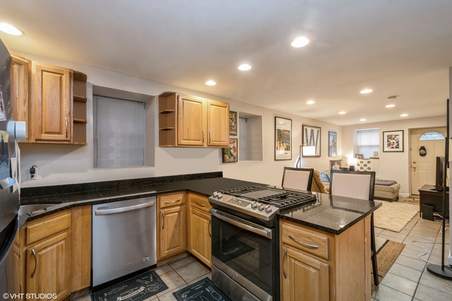 2305 N Oakley Avenue Unit: 1
