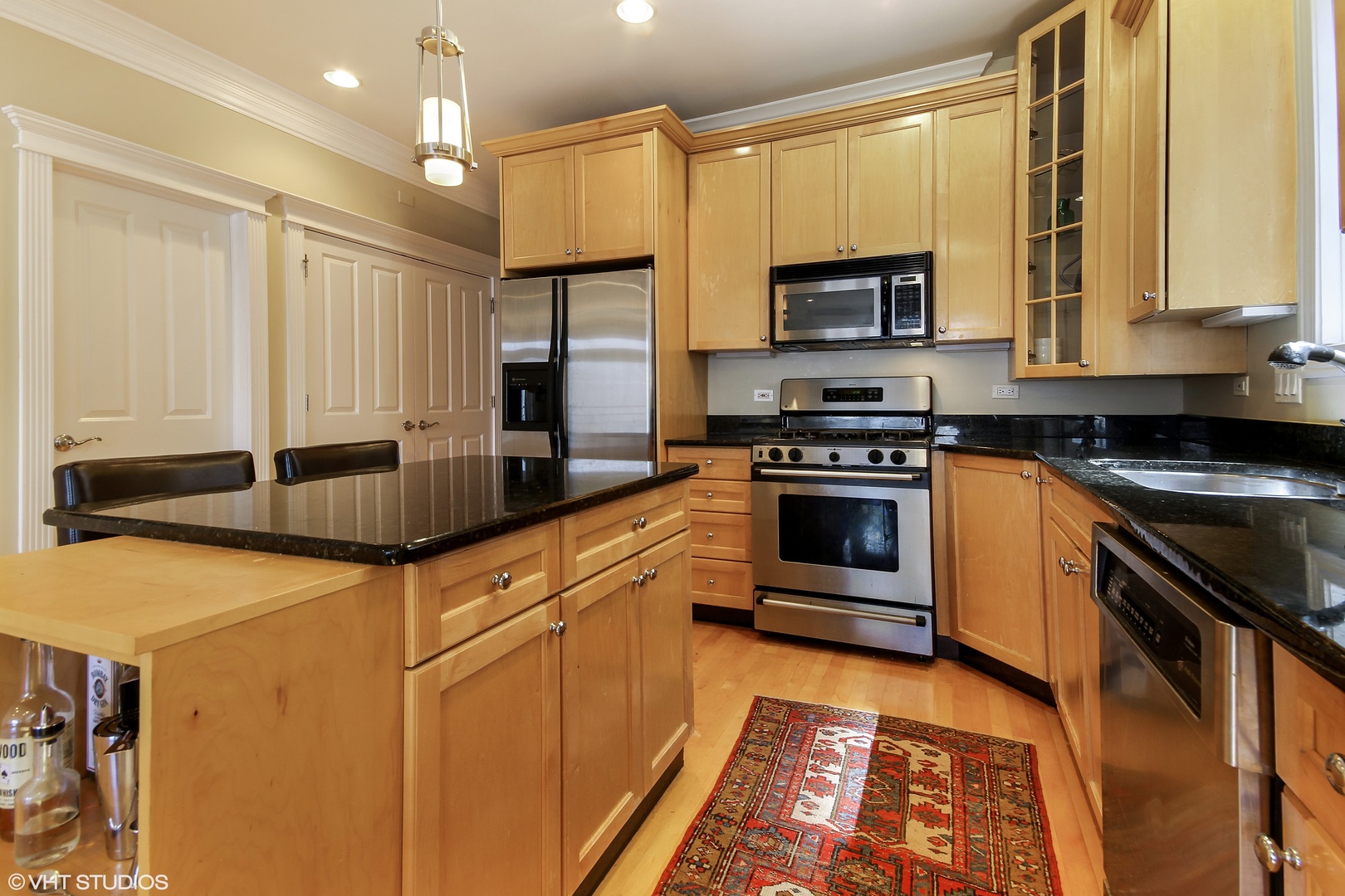 2721 N Wilton Avenue Unit: 2S