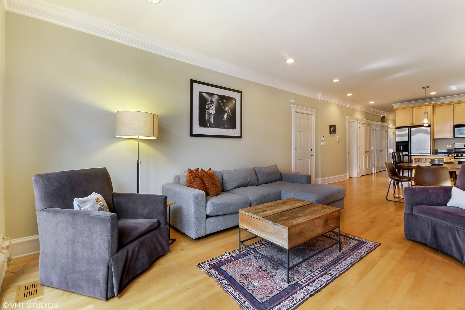 2721 N Wilton Avenue Unit: 2S