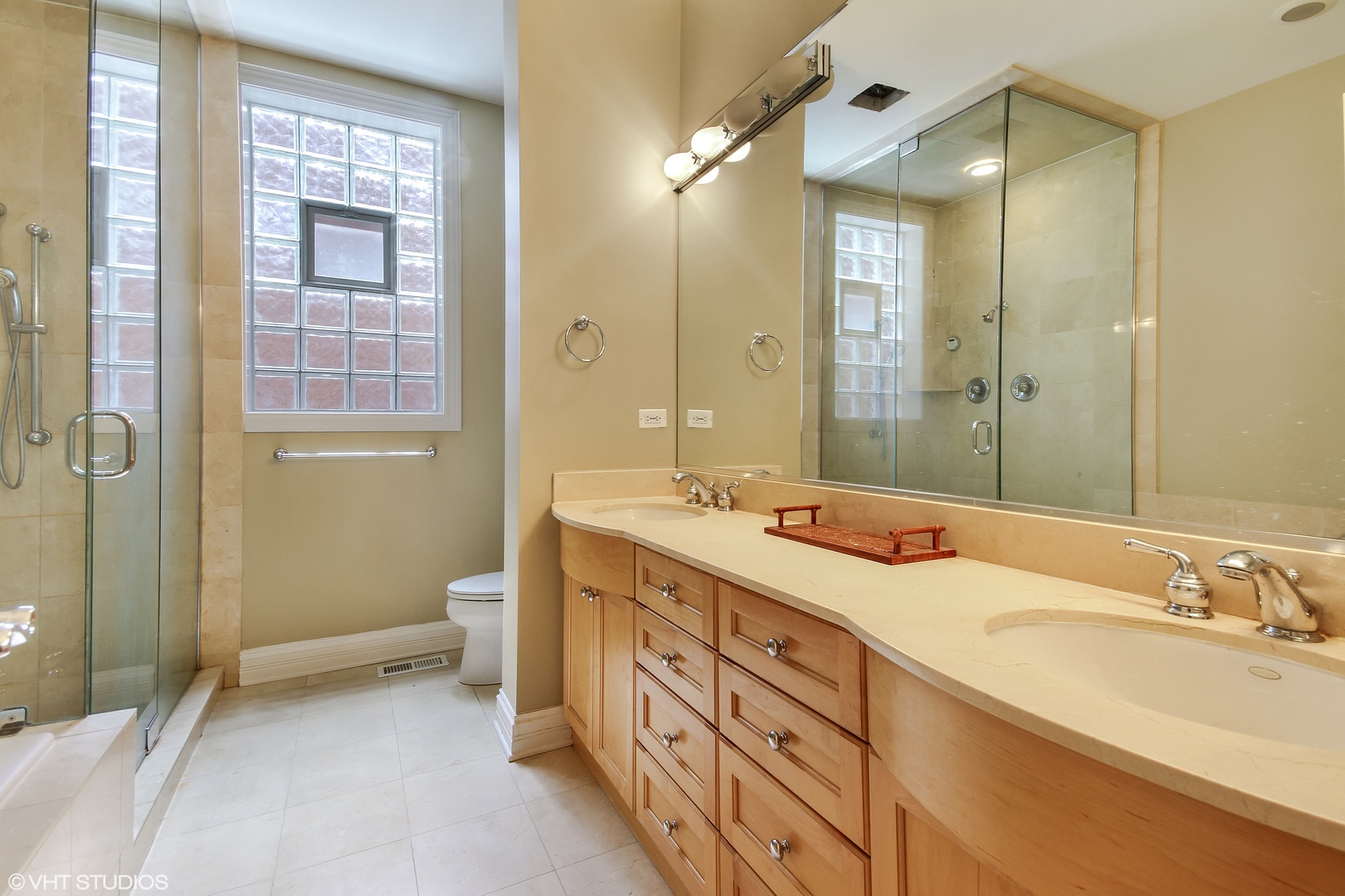 2721 N Wilton Avenue Unit: 2S