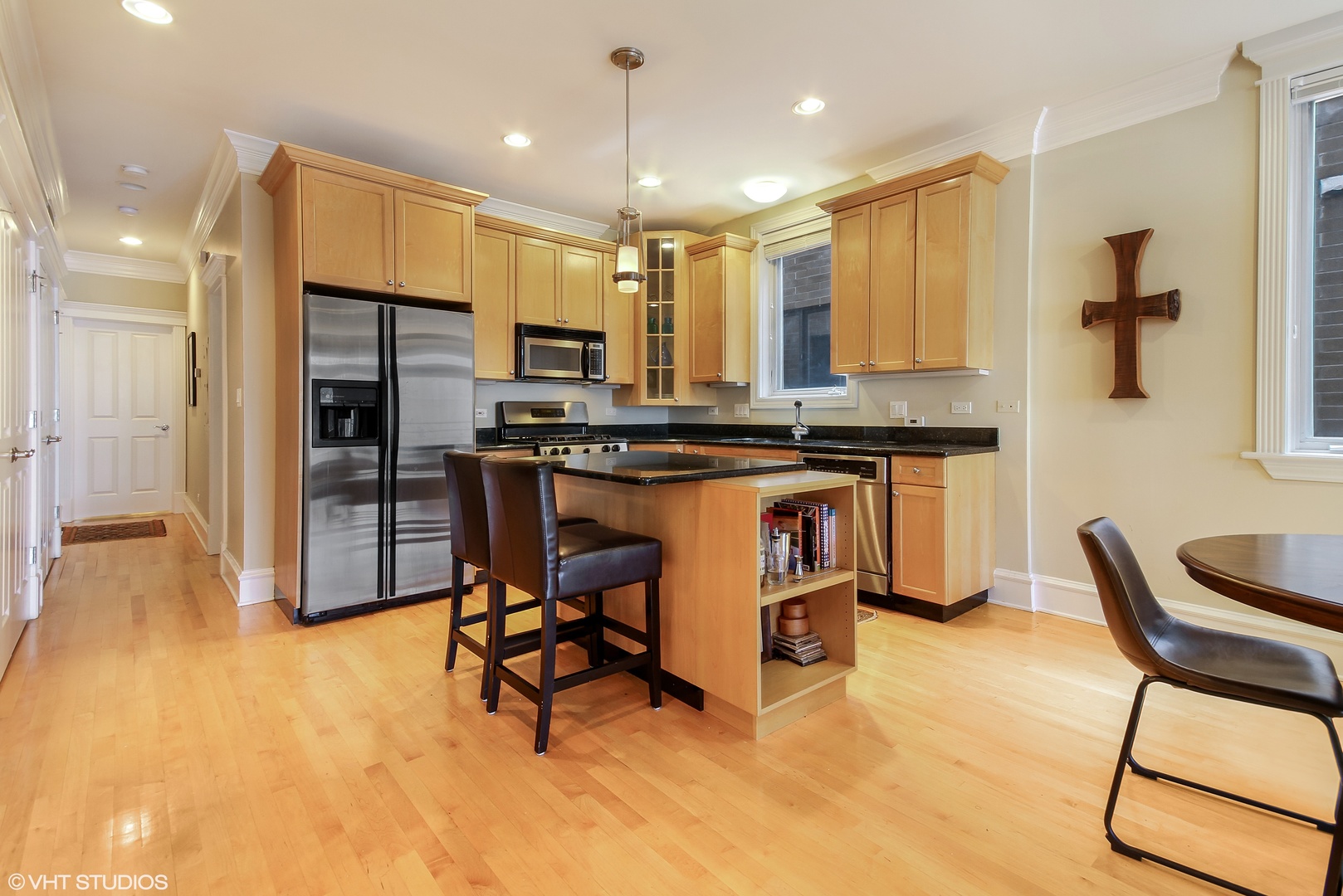 2721 N Wilton Avenue Unit: 2S