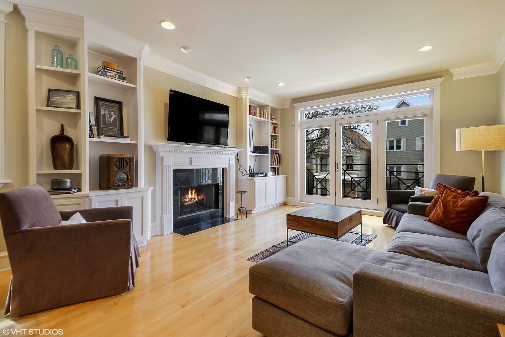 2721 N Wilton Avenue Unit: 2S