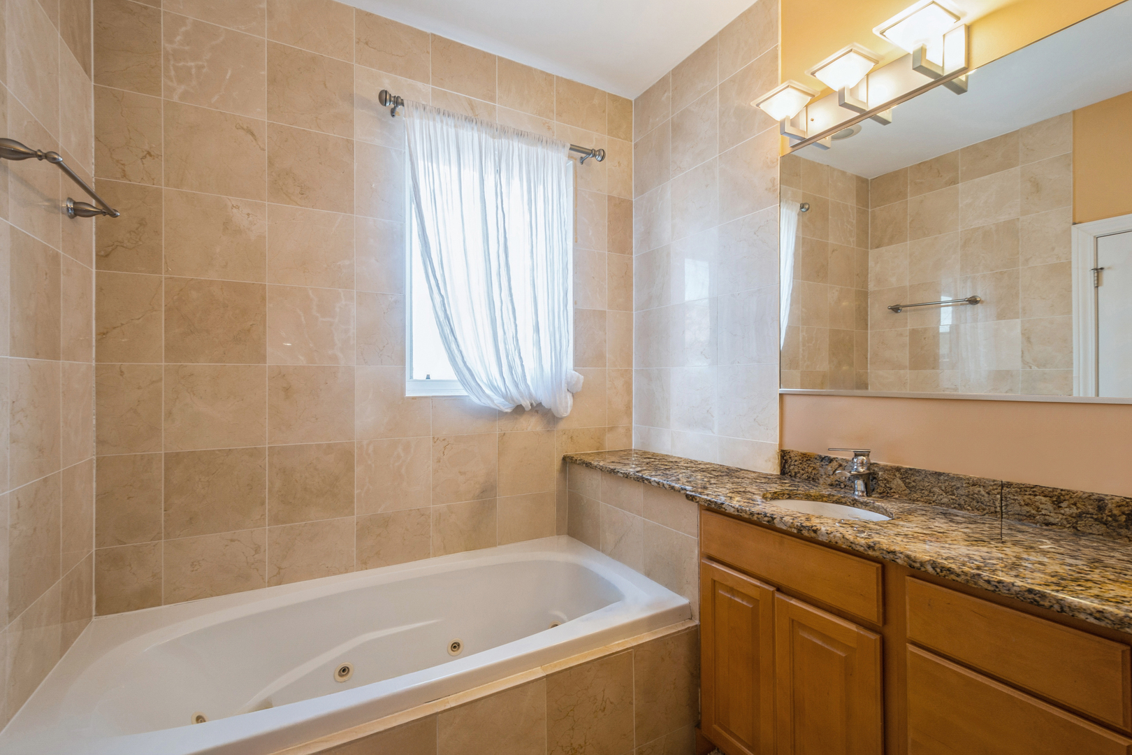 2524 W Chicago Avenue Unit: 2