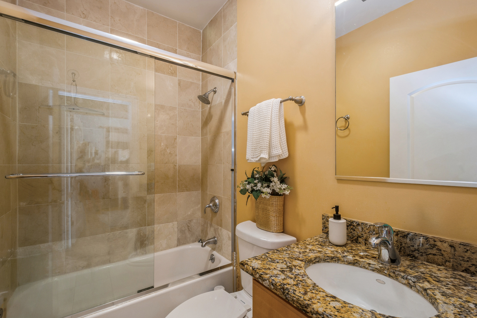 2524 W Chicago Avenue Unit: 2