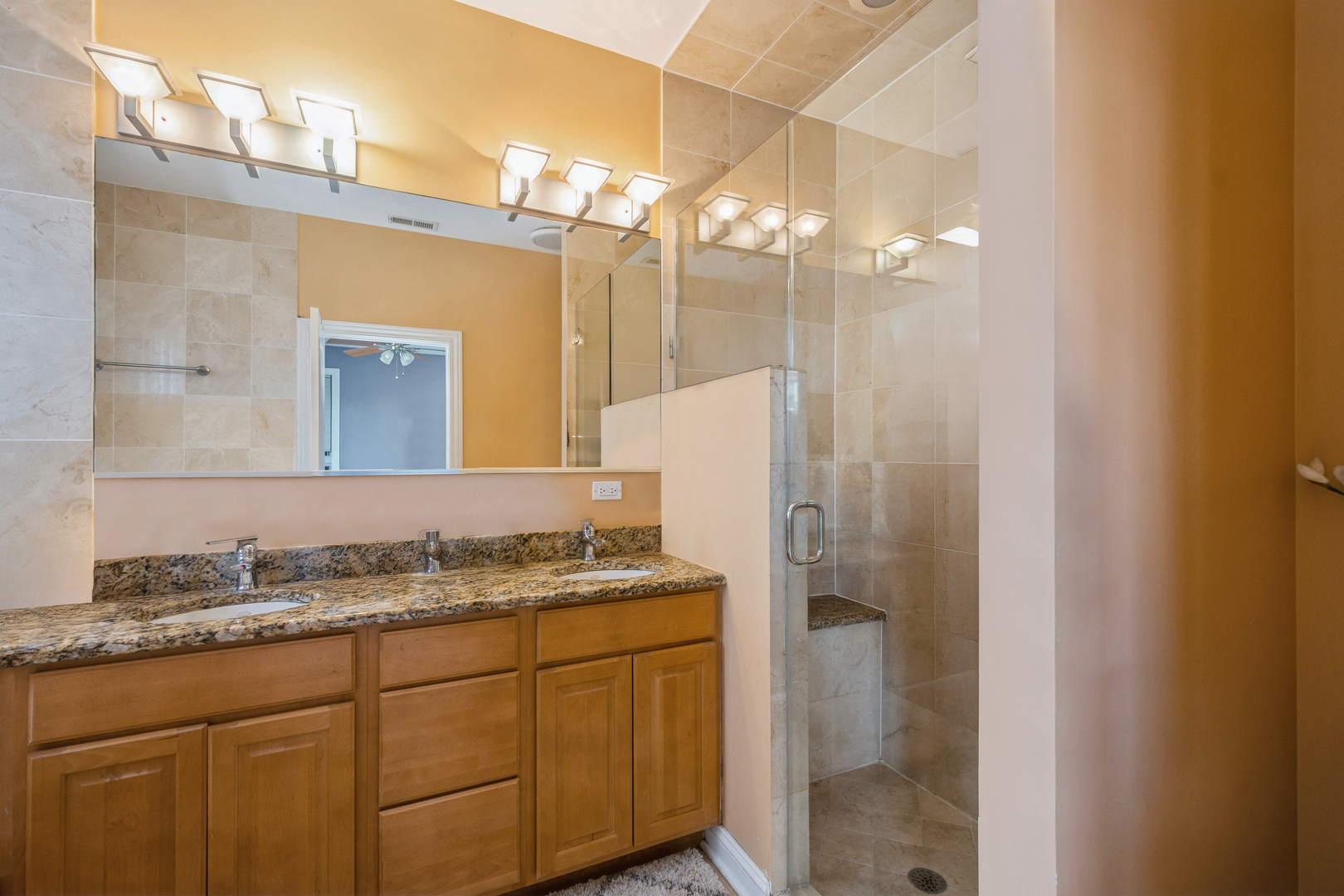2524 W Chicago Avenue Unit: 2
