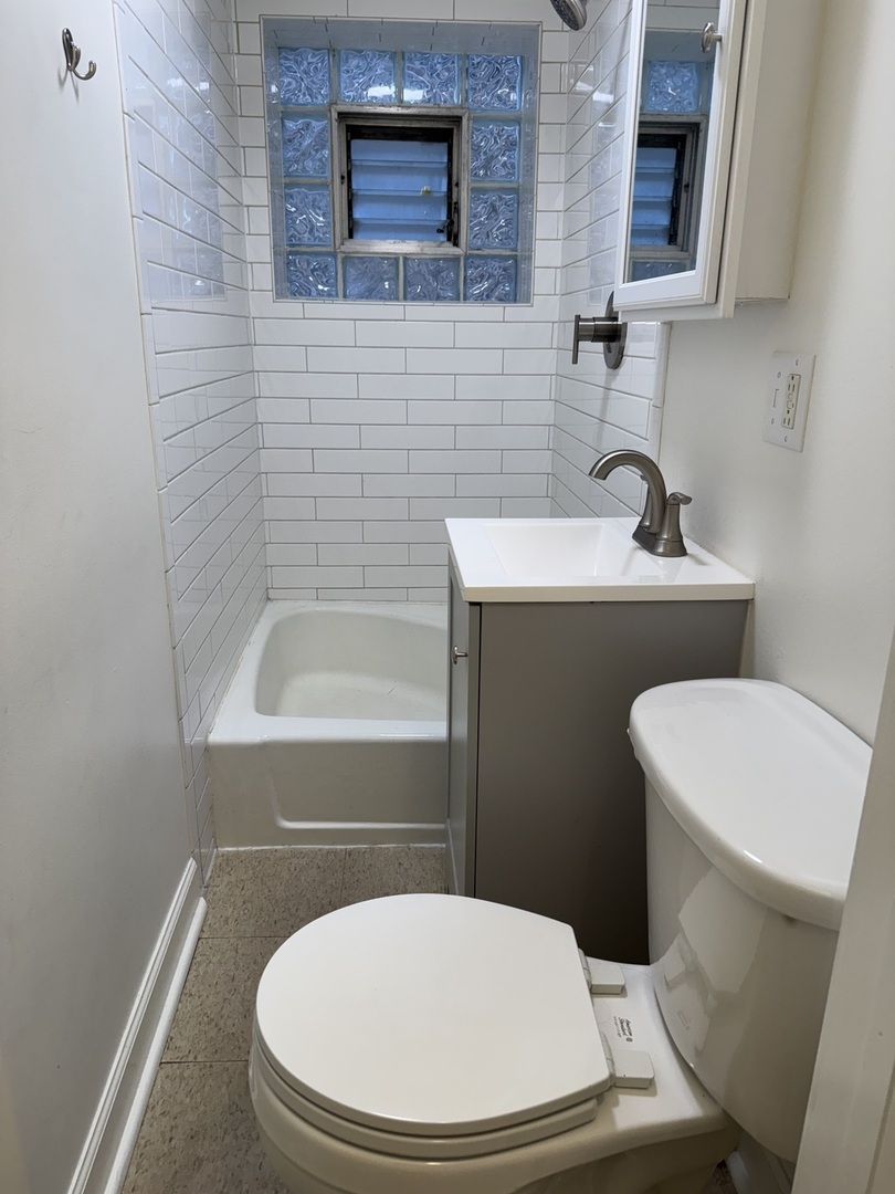 3145 S May Street Unit: 2R
