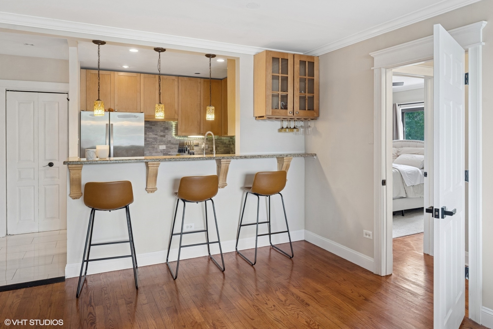 6060 N RIDGE Avenue Unit: 4E