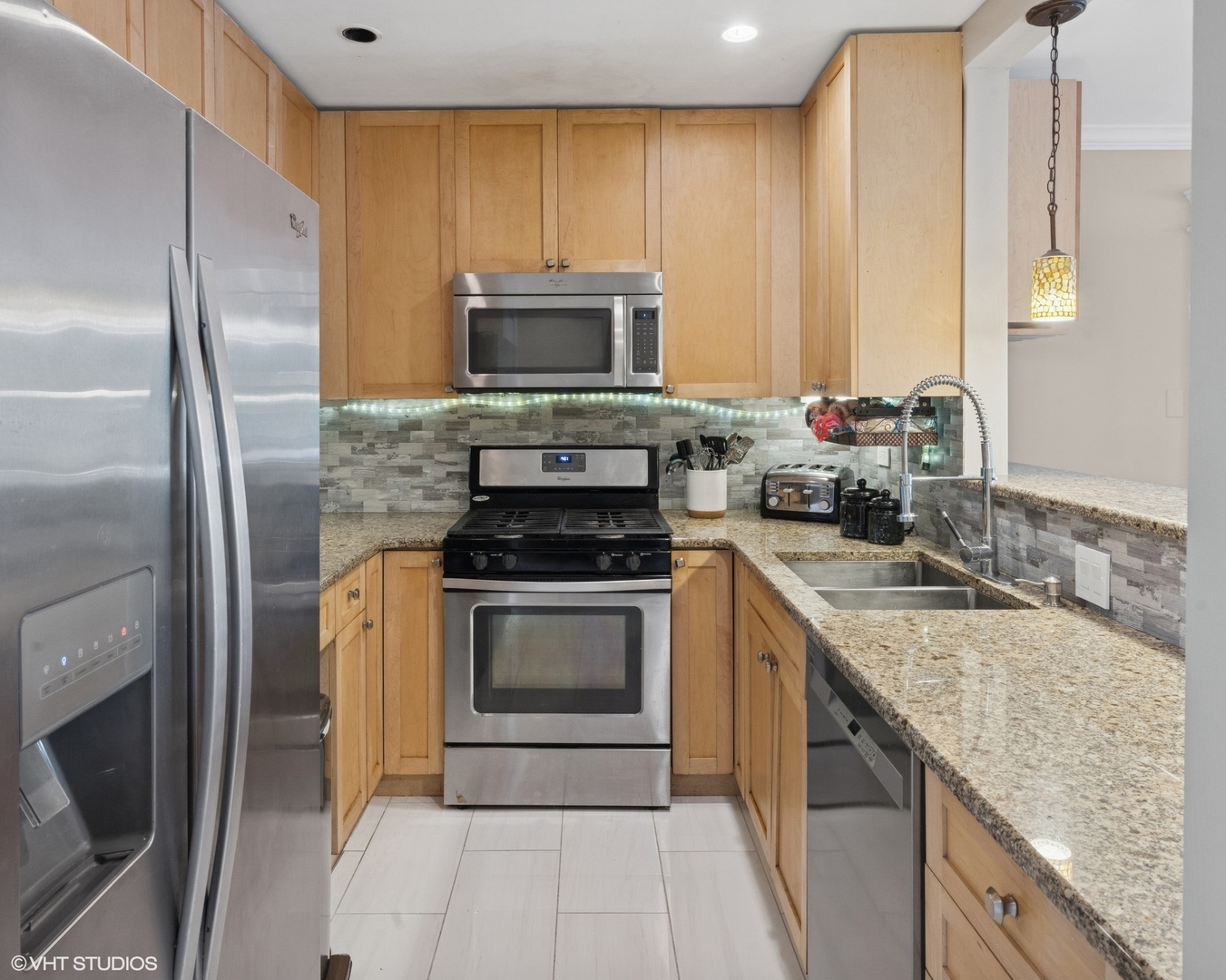 6060 N RIDGE Avenue Unit: 4E