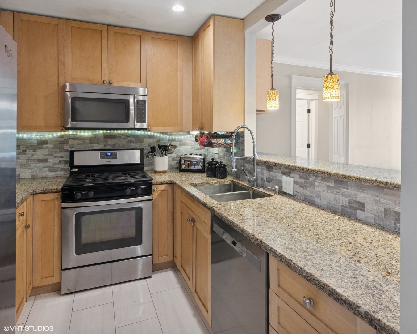 6060 N RIDGE Avenue Unit: 4E