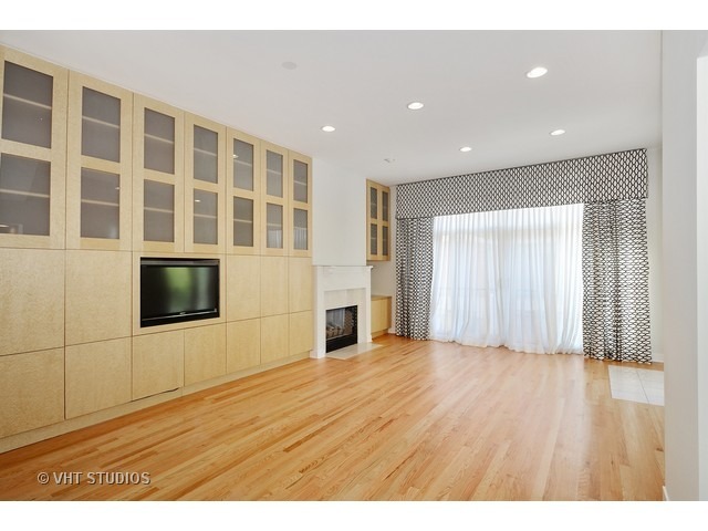 1440 N Wells Street Unit: F