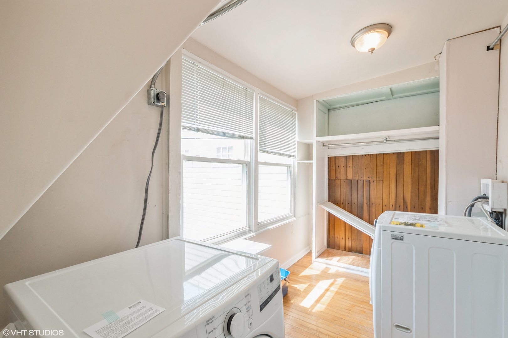 1831 W Melrose Street Unit: 2