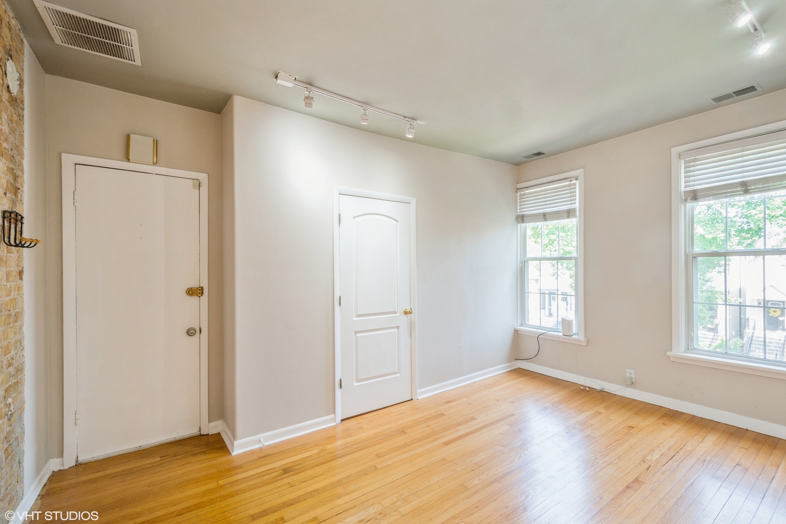 1831 W Melrose Street Unit: 2