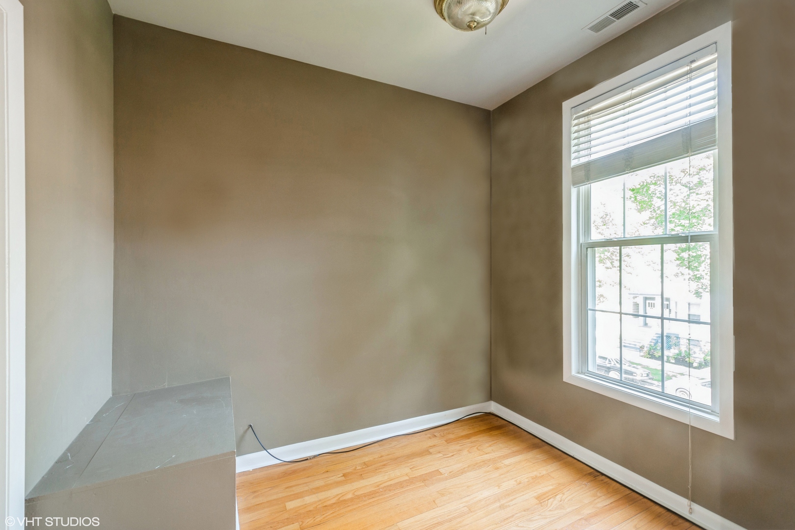 1831 W Melrose Street Unit: 2