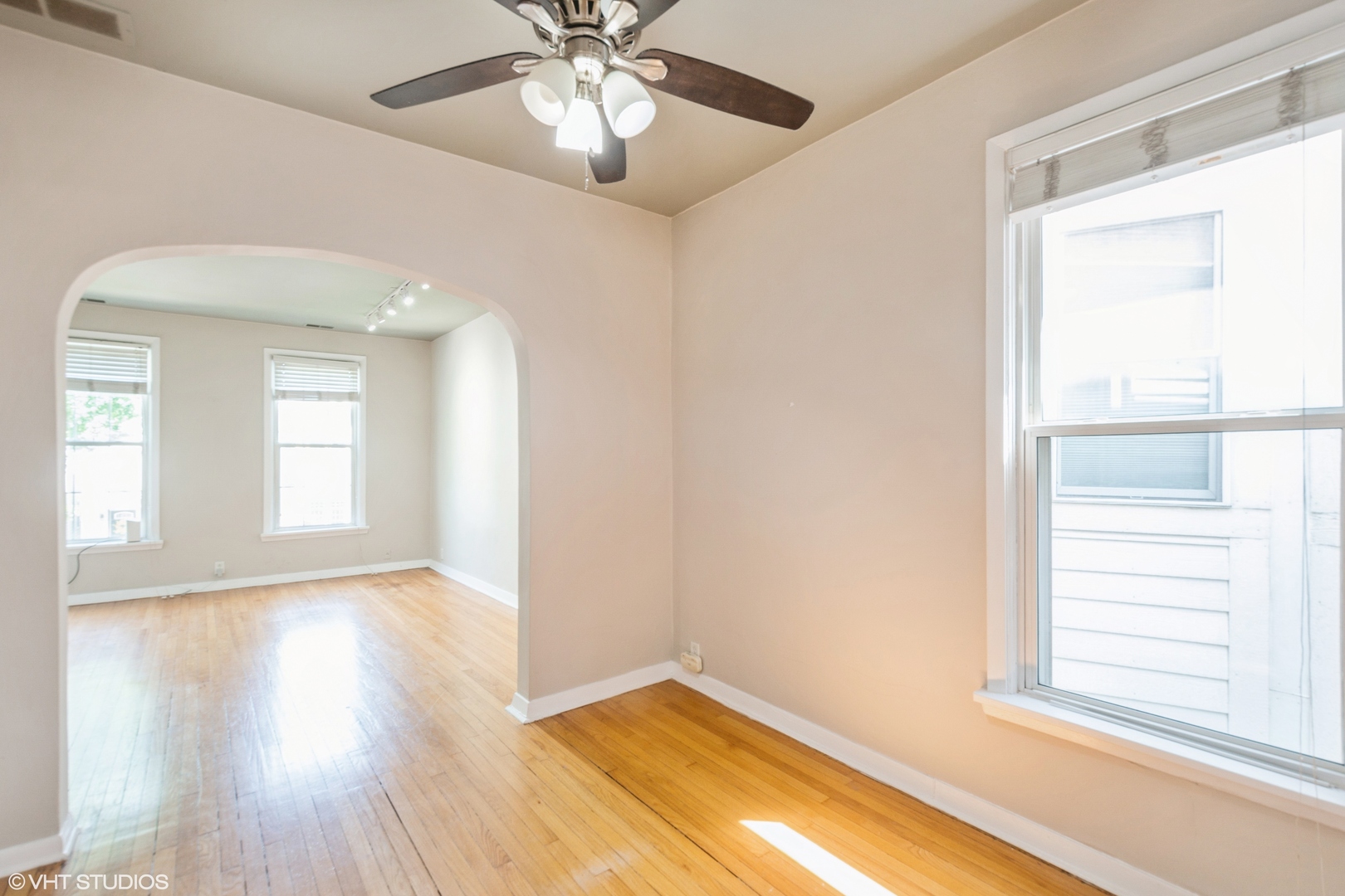 1831 W Melrose Street Unit: 2