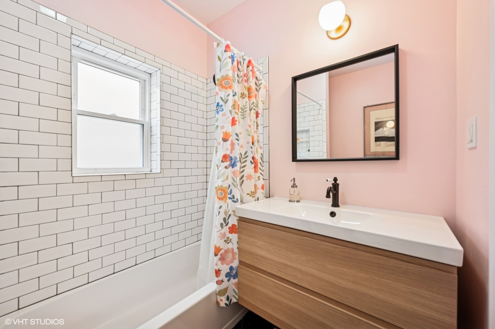 3067 N GRESHAM Avenue