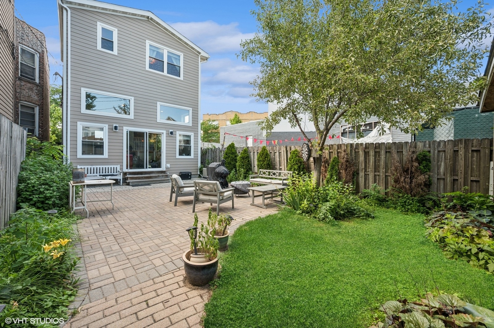 3067 N GRESHAM Avenue