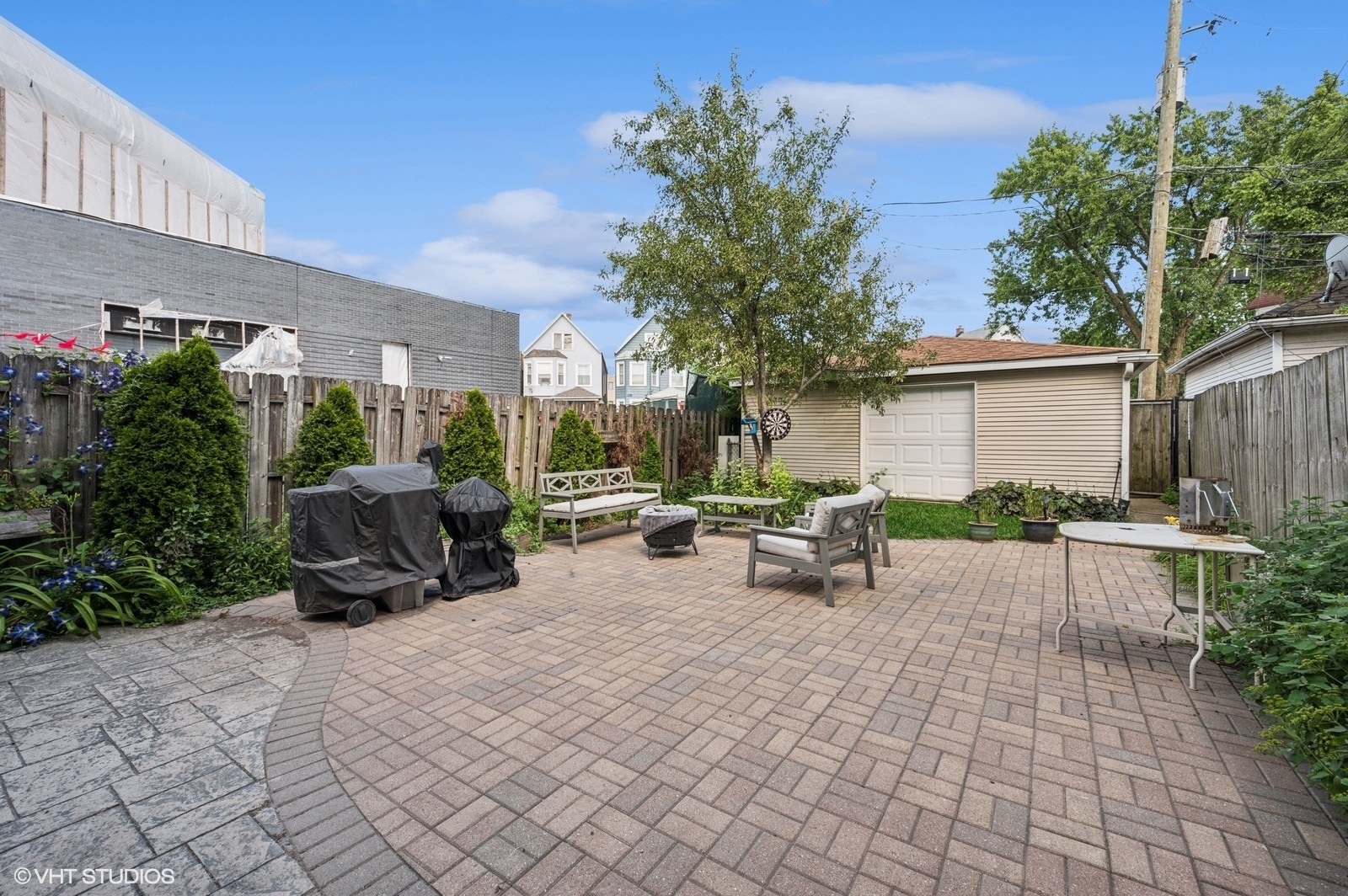 3067 N GRESHAM Avenue