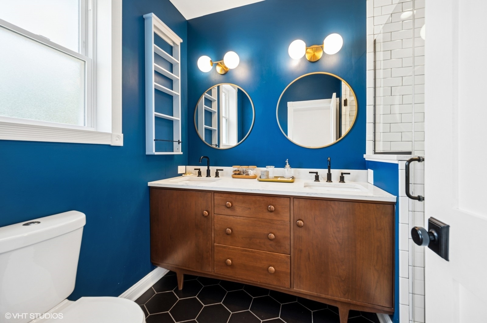 3067 N GRESHAM Avenue