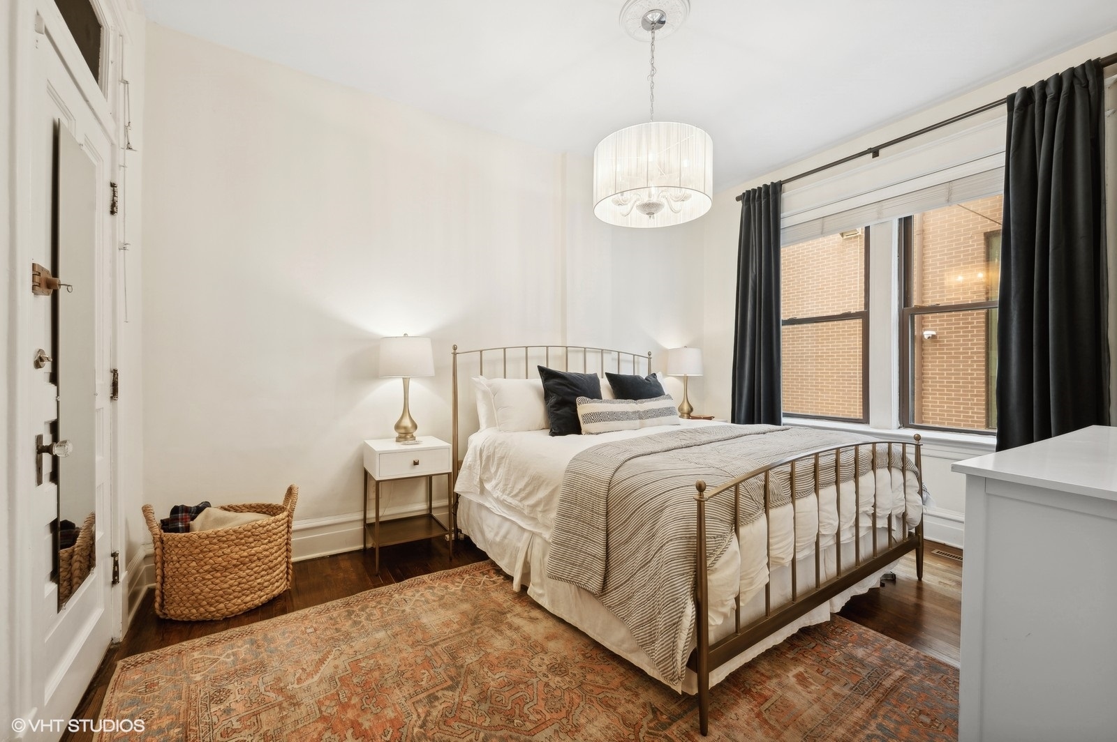2147 N Kenmore Avenue Unit: 1S