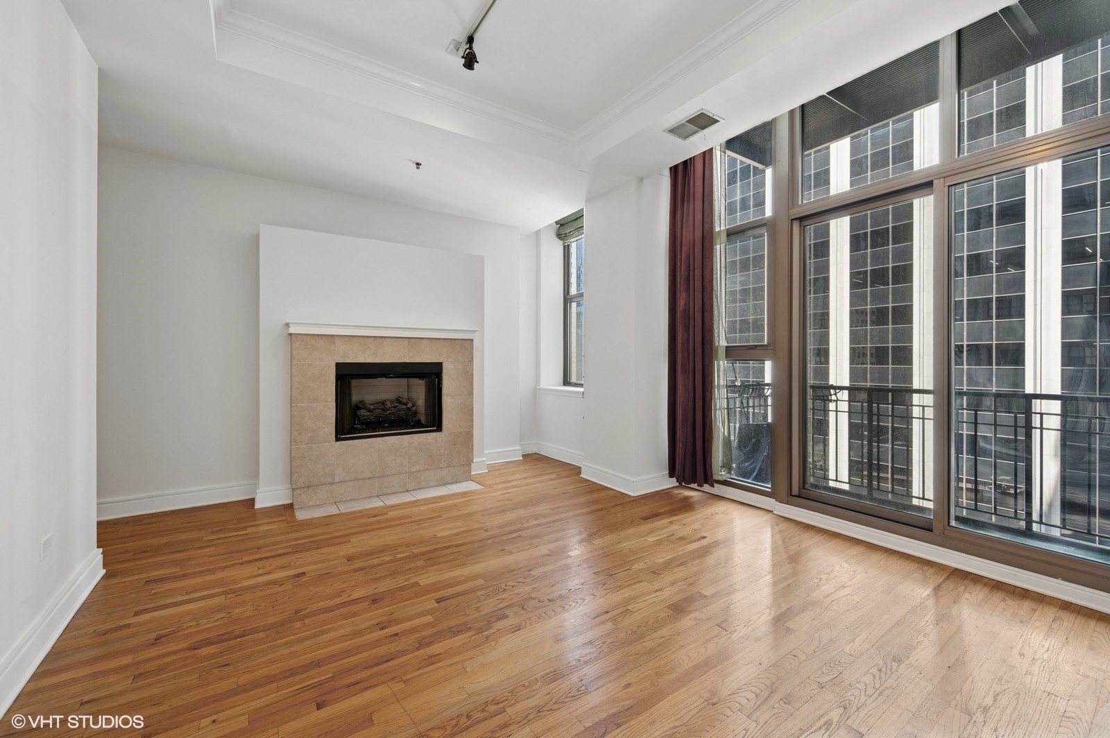212 W WASHINGTON Street Unit: 1006