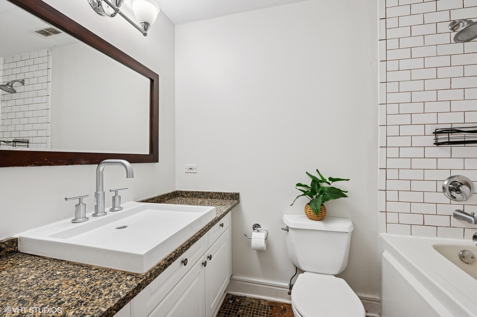 212 W WASHINGTON Street Unit: 1006