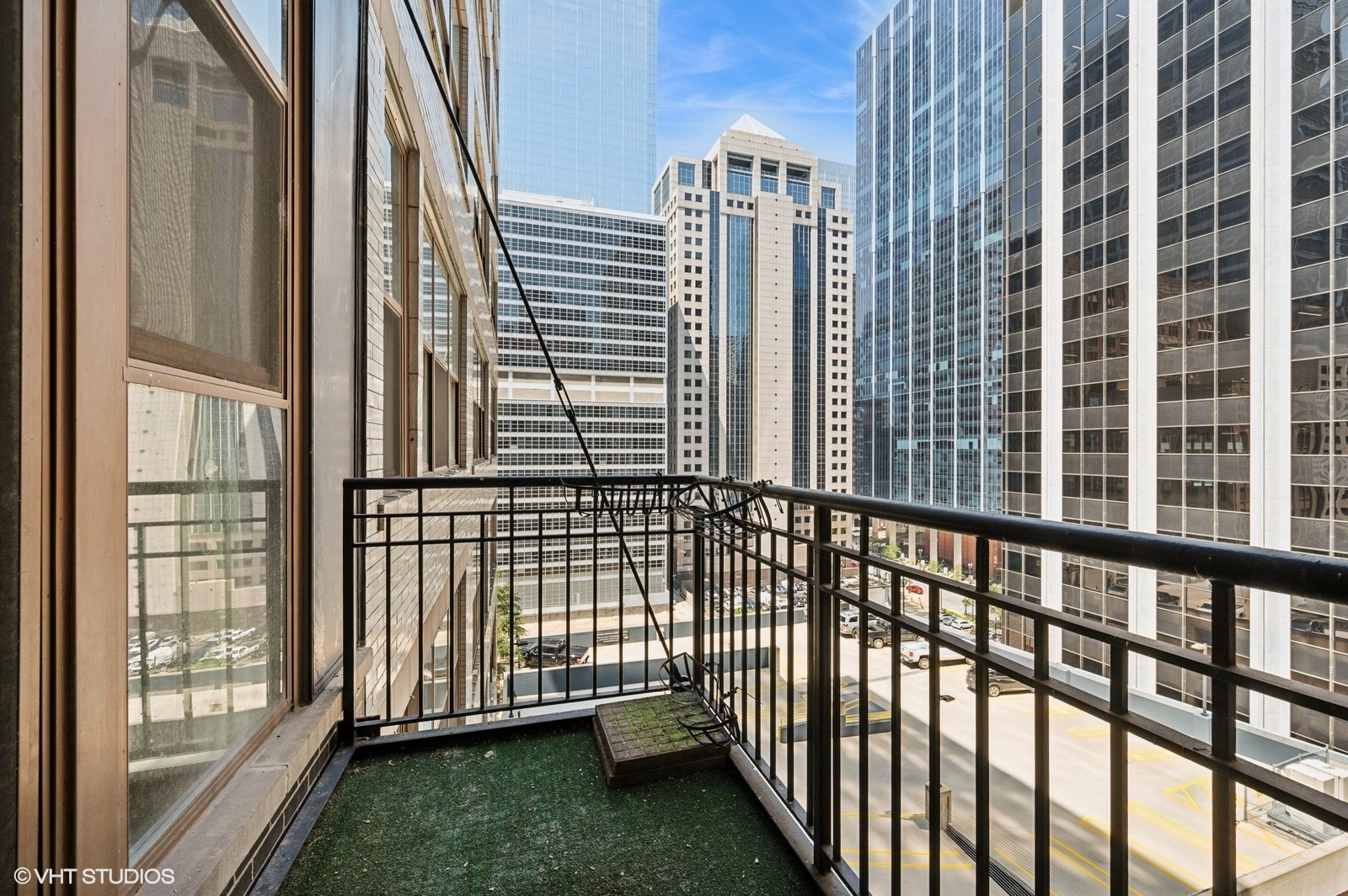 212 W WASHINGTON Street Unit: 1006