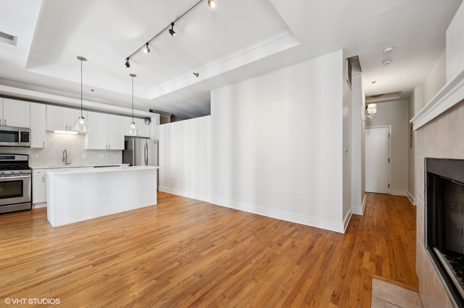 212 W WASHINGTON Street Unit: 1006