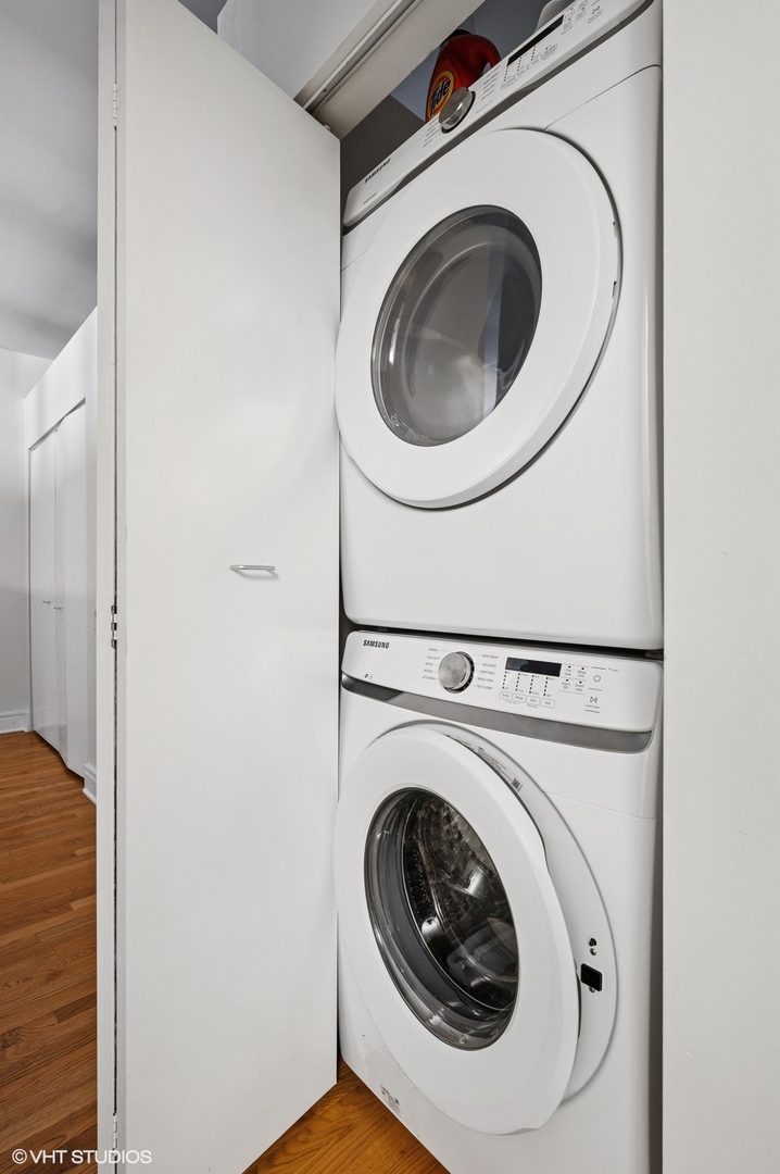 212 W WASHINGTON Street Unit: 1006
