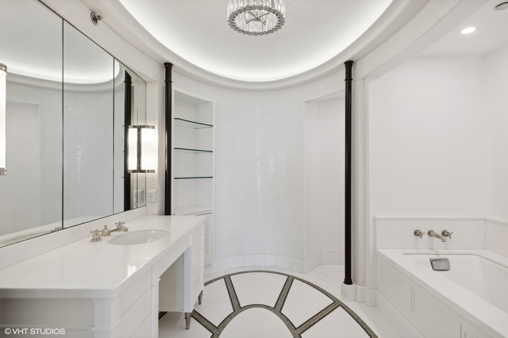 2120 N Lincoln Park West Unit: 14