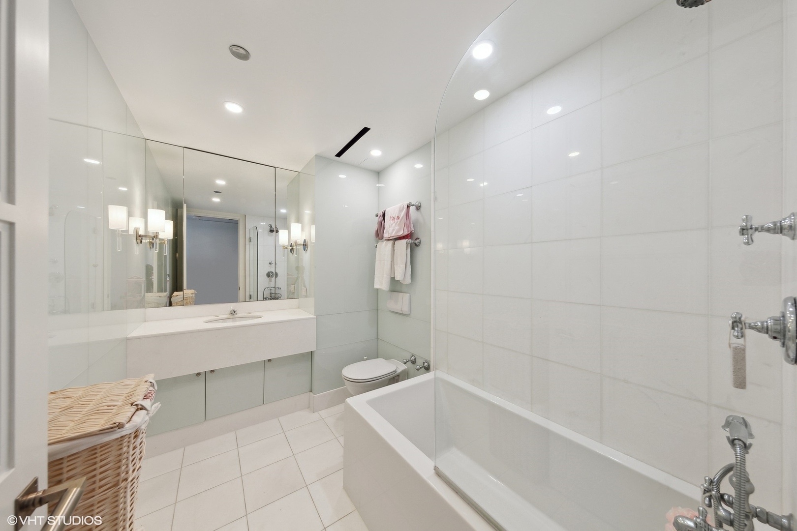 2120 N Lincoln Park West Unit: 14