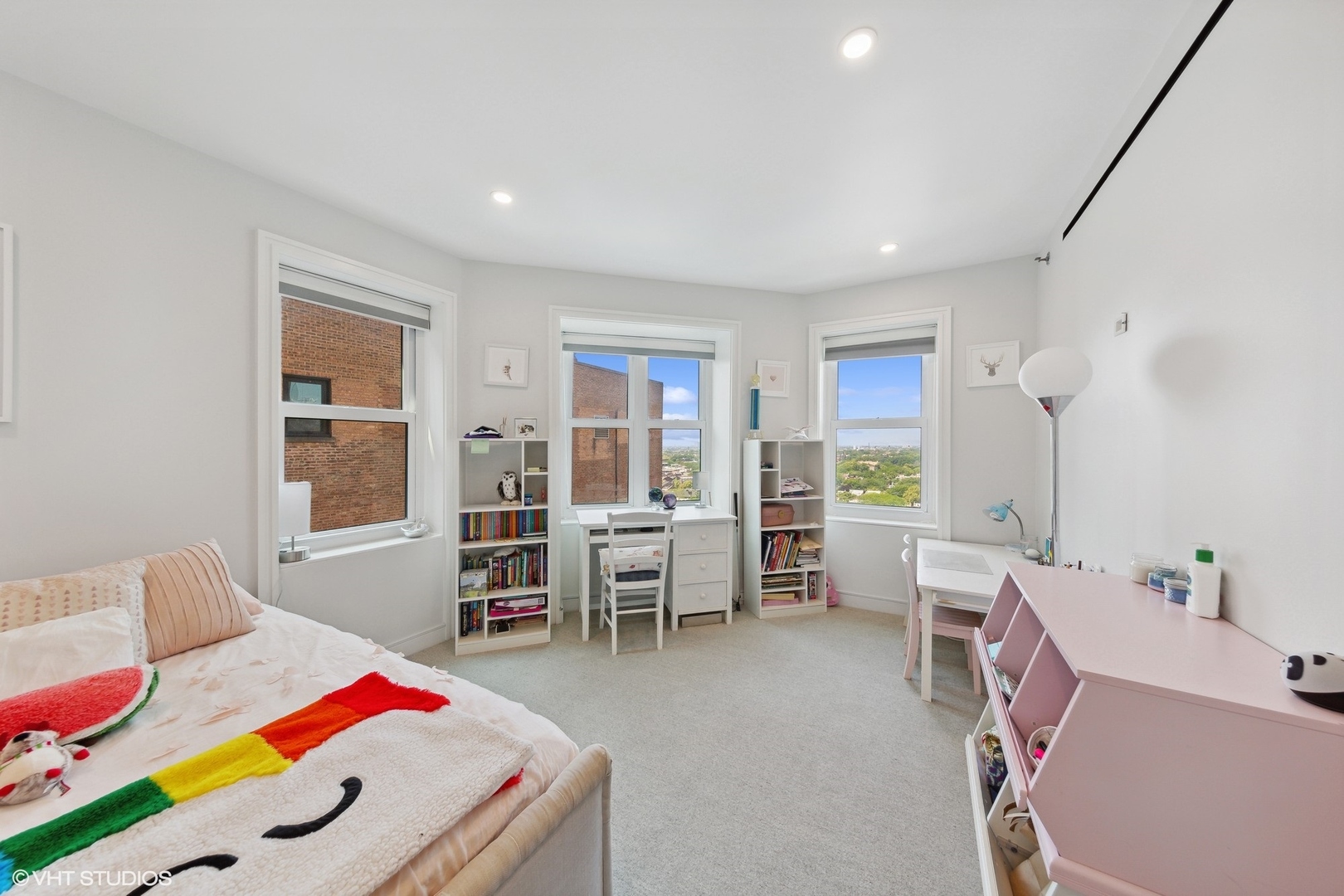 2120 N Lincoln Park West Unit: 14