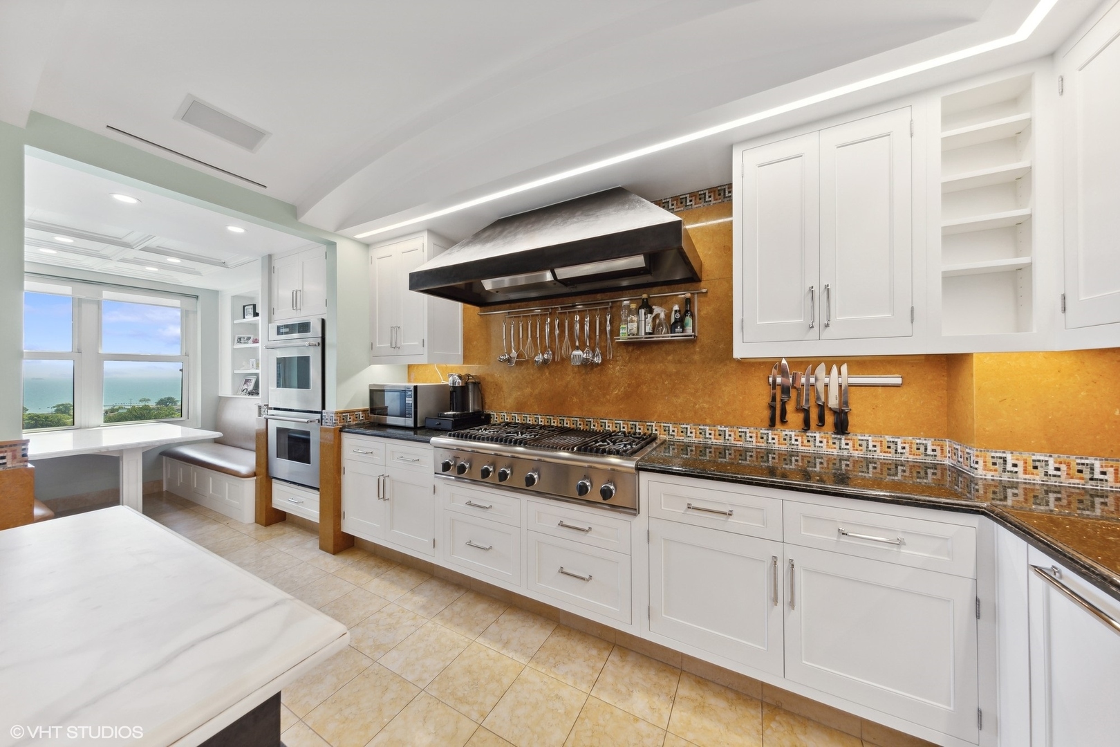 2120 N Lincoln Park West Unit: 14